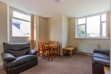 2 bed house, Newport Road, Roath, Cardiff, CF241AH - Image 1